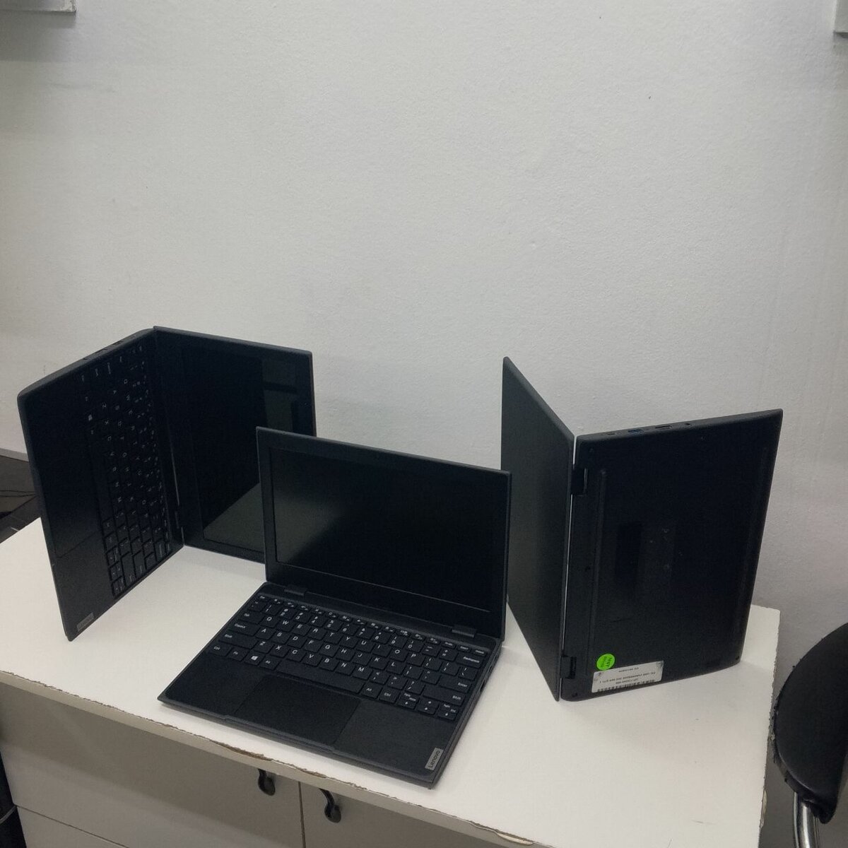 Lenovo 100e laptop 4GB Ram 128GB SSD