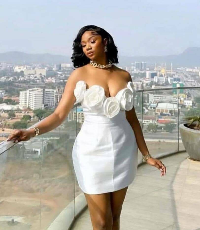 Robe courte élégante florale