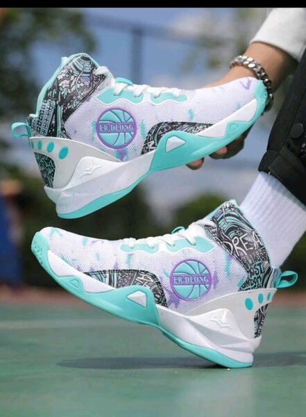 Men running sneakers