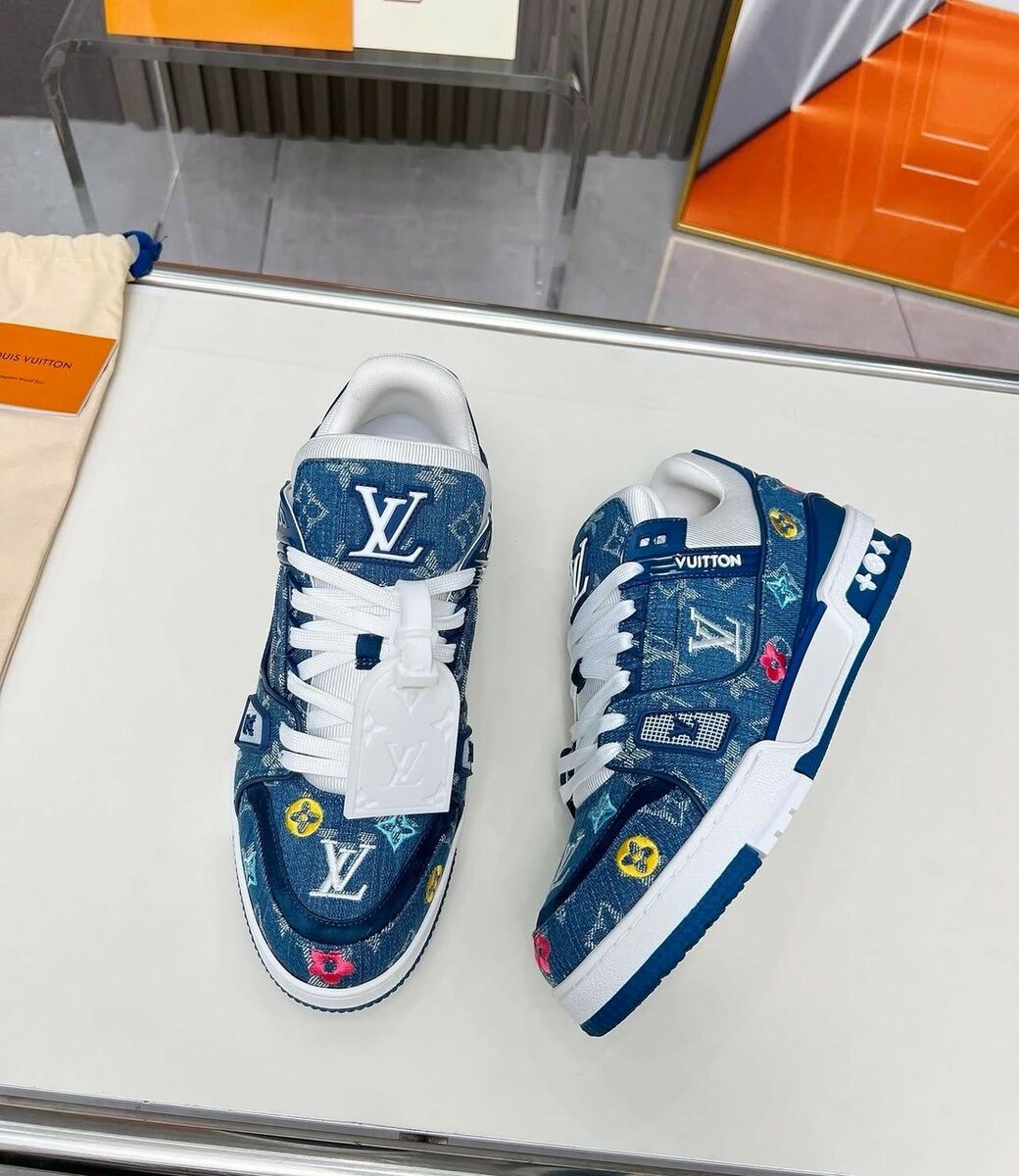 LOUIS VUITTON SNEAKER