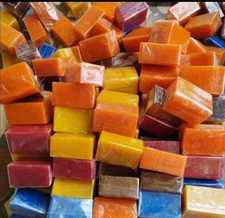 Savons multicolores parfumés