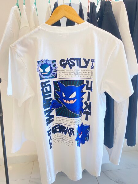 T-shirt blanc avec design animé