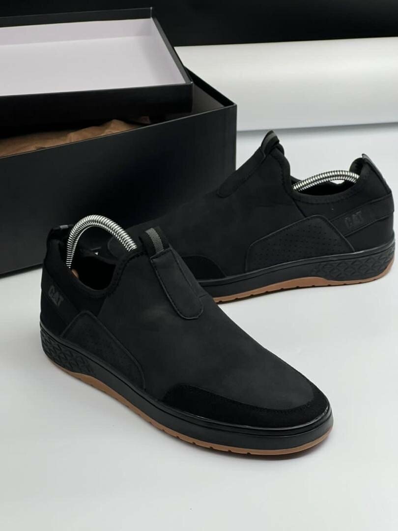 CATERPILLAR ALL BLACK