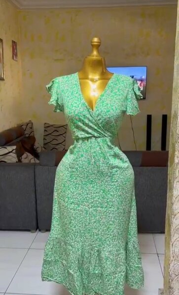 Robe verte à volants