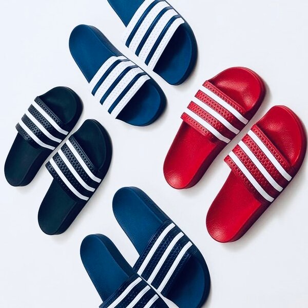 Claquettes unisex modernes