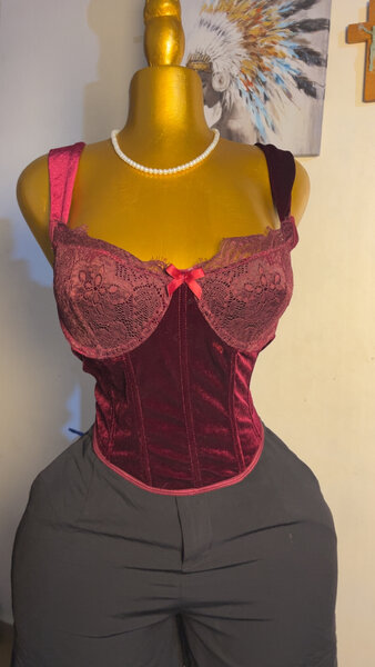 Bustier en dentelle rétro