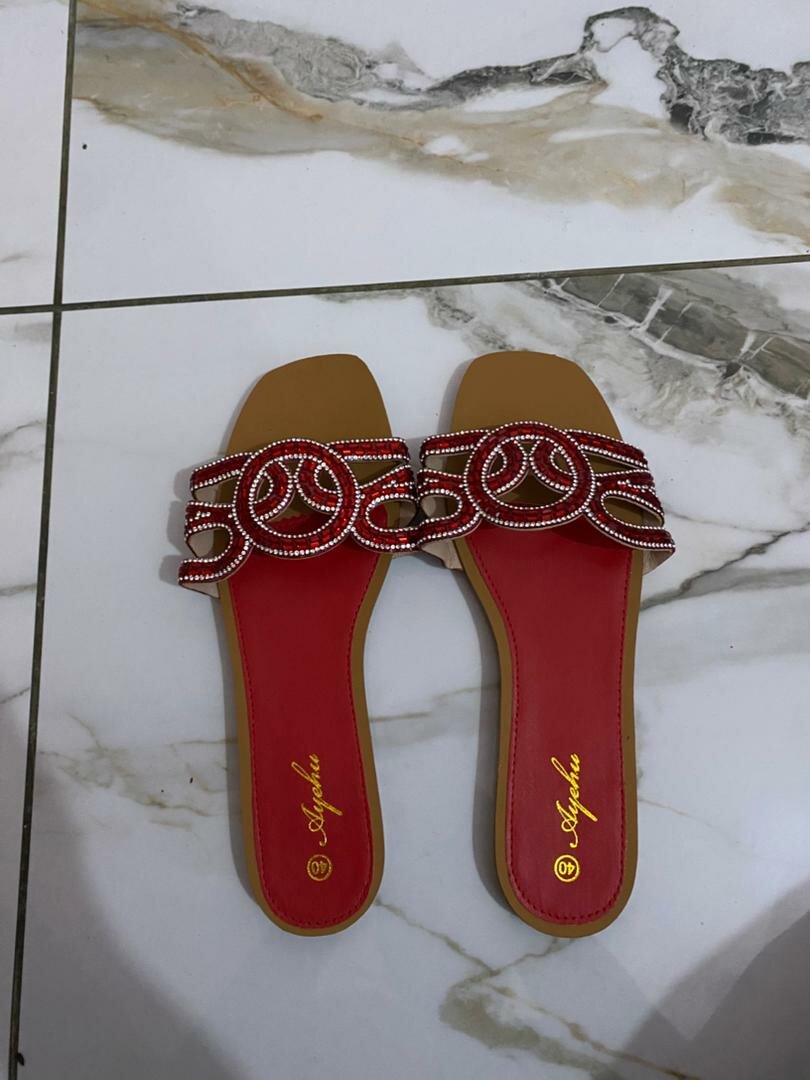 Sandales rouges élégantes