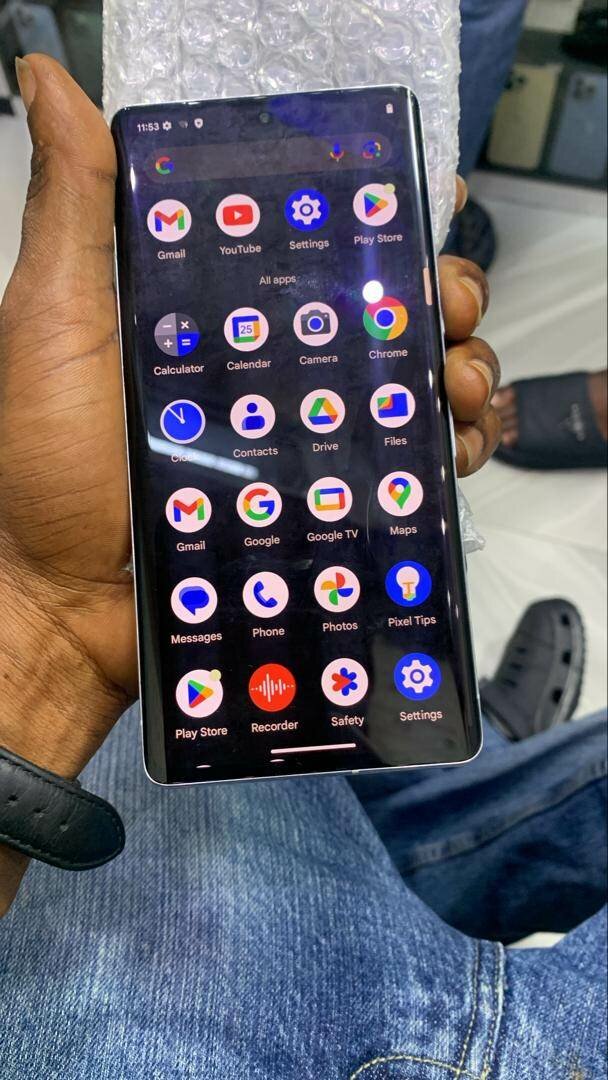 Slightly used Google pixel 7pro 128gb/12gb ram small ink at