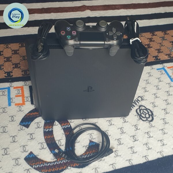 Console PS4 Slim encore neuve