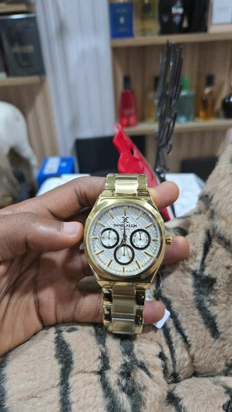 Montre Bracelet Dorée Élegante