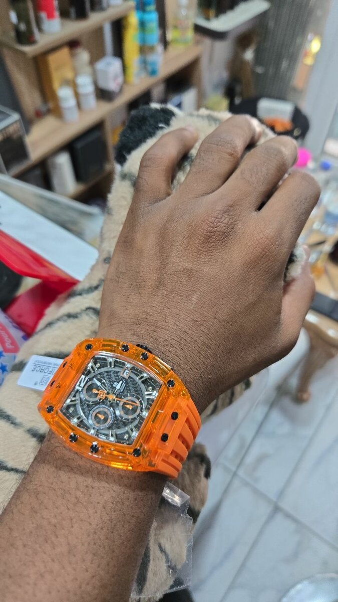 Montres élégantes en acier