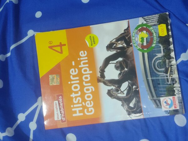 Manuels scolaires 4e - Série