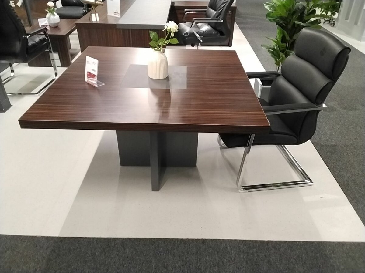 Apex Meeting Table