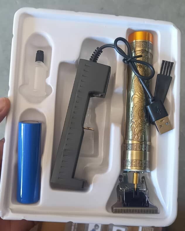 RECHARGEABLE HAIR TRIMMER