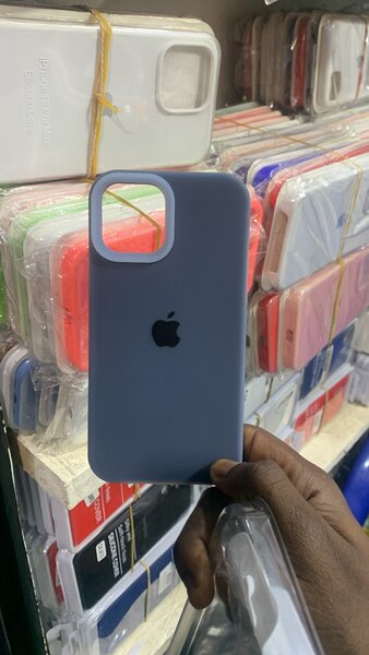 Coque iPhone 12 silicone bleu