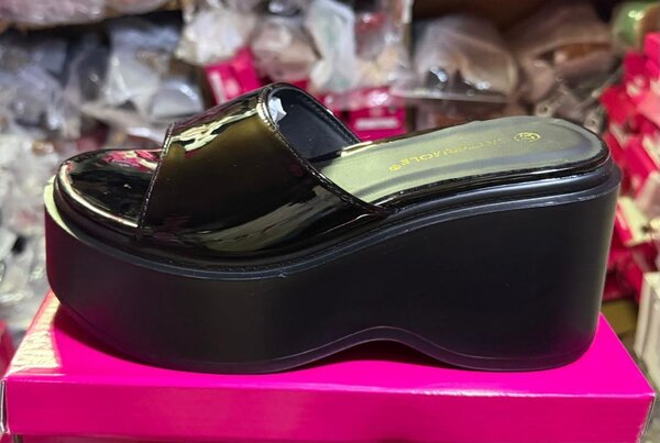 Talons compensés élégant