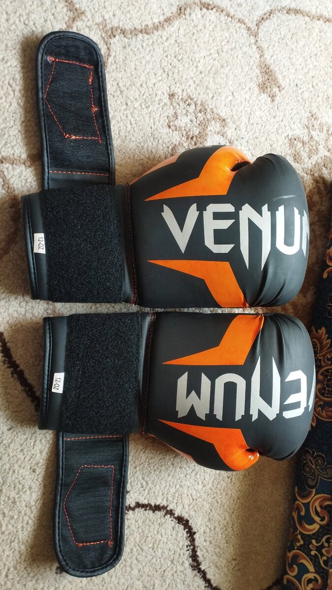 Боксерские перчатки Venom