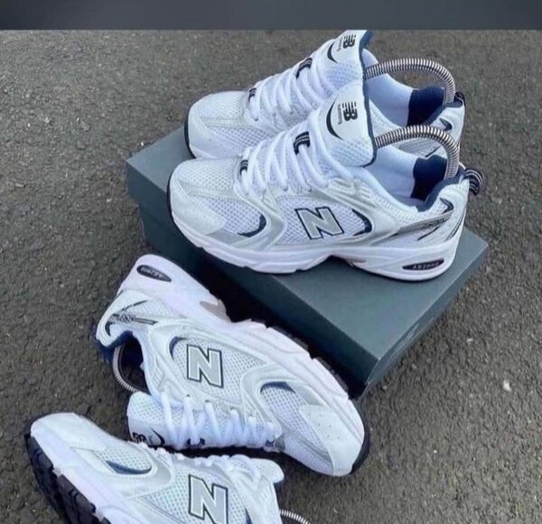 Baskets blanches de course