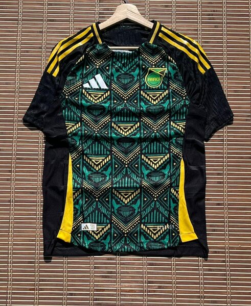 Maillot de football vert et jaune