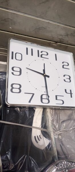 Horloge Murale Carrée Élégante