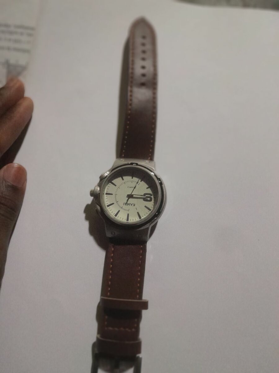 Montre classique en cuir marron