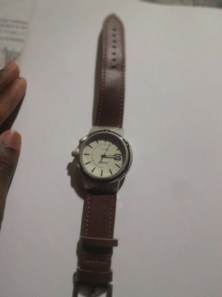 Montre classique en cuir marron