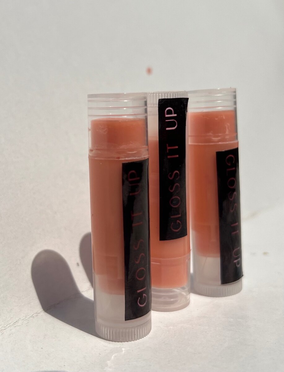 Lipgloss and lip balm