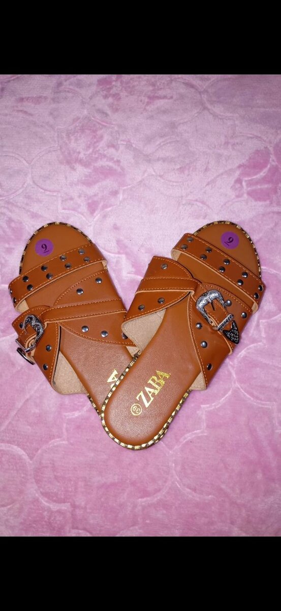 Sandales en cuir cloutées