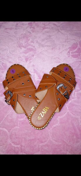 Sandales en cuir cloutées