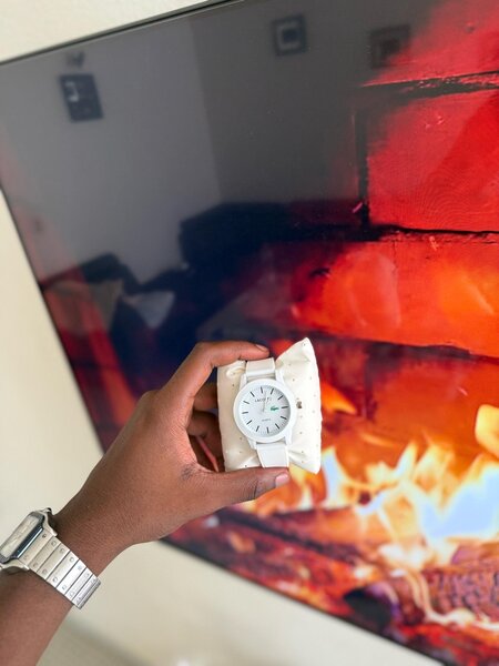 Montre murale blanche élégante