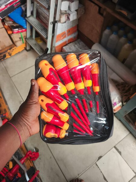 Ensemble de tournevis isolés