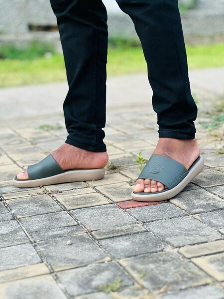 Claquettes confort homme