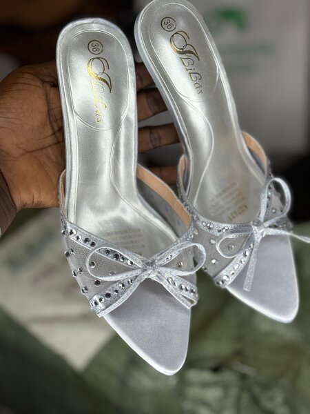 Mules élégantes avec strass