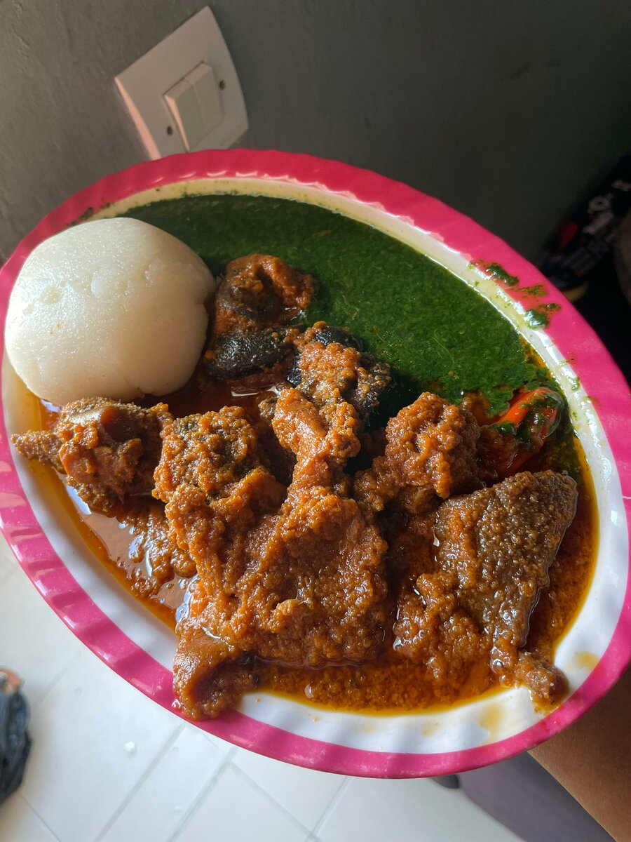 Repas africain avec viande