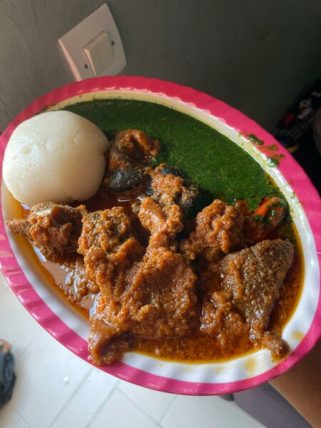 Repas africain avec viande