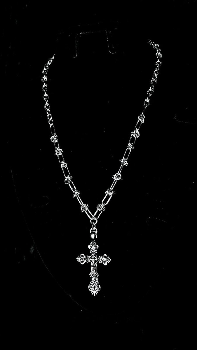 Collier argenté croix élégante
