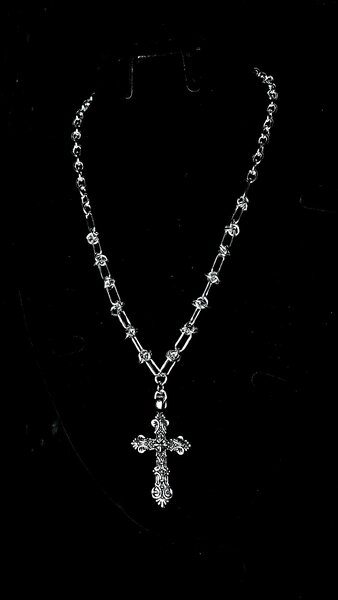 Collier argenté croix élégante