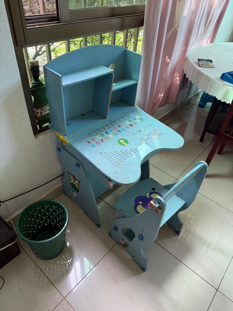 Study table and chair K200