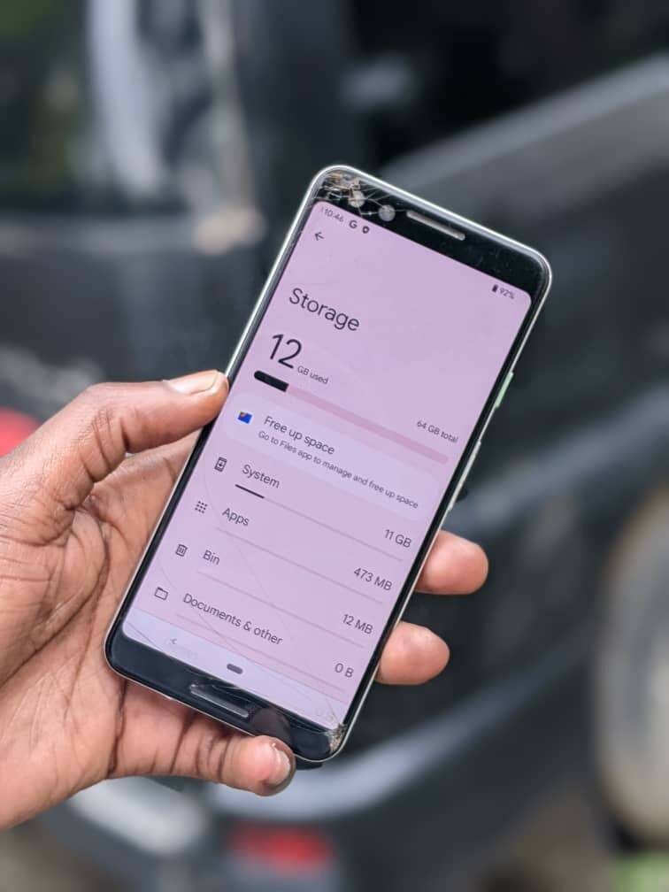 Google pixel 3 64GB ( cracked screen )