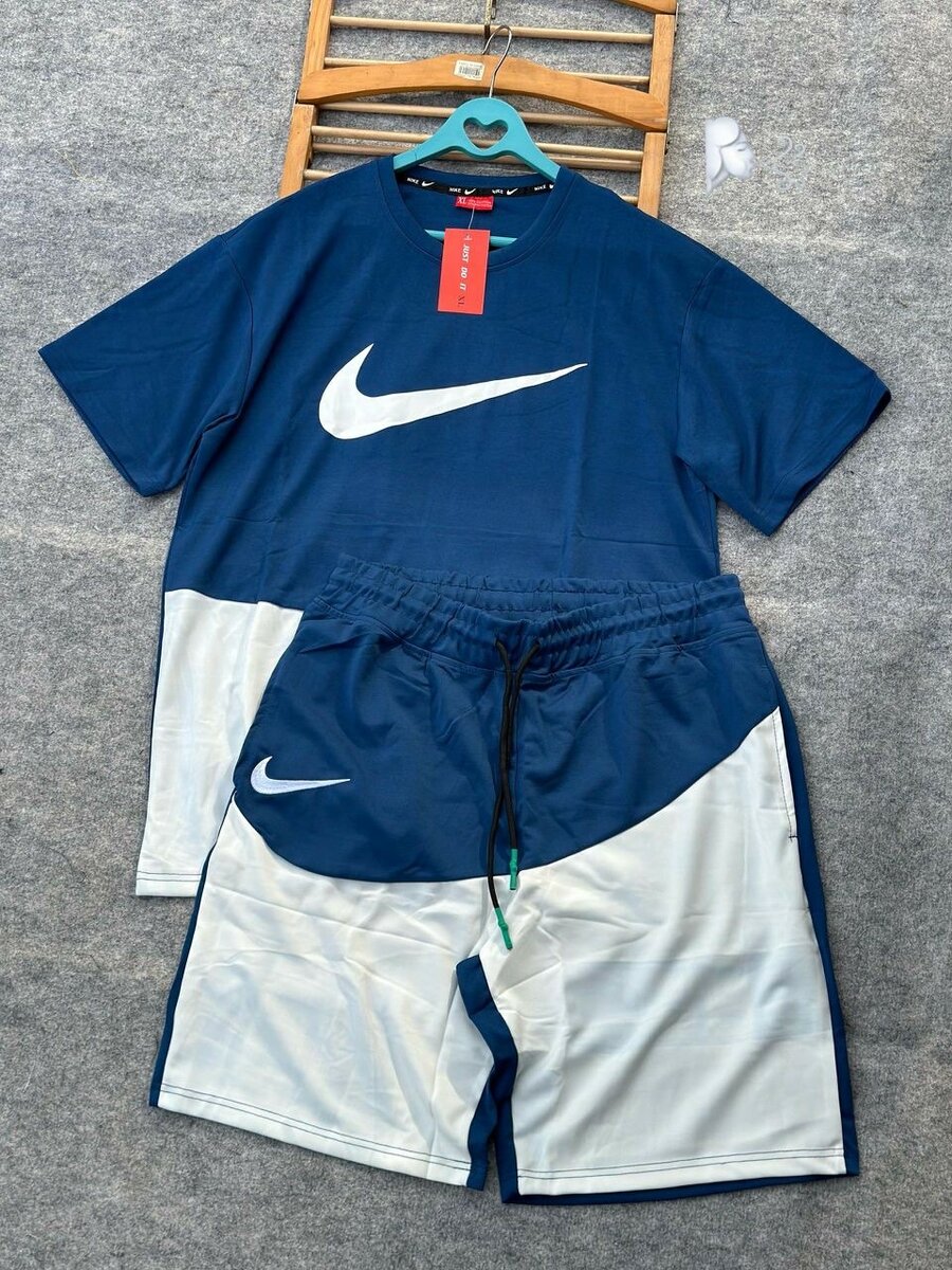 Ensemble de sport bleu Nike