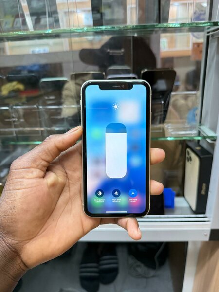 11 simple 64gb sans face ID