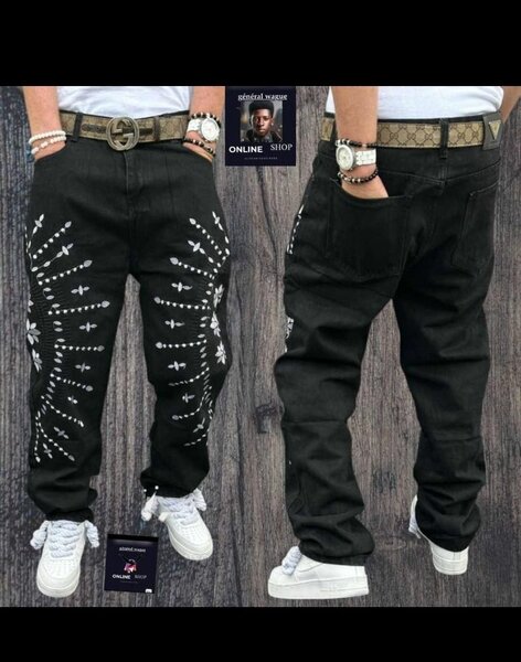 Jeans noirs avec motifs brodés