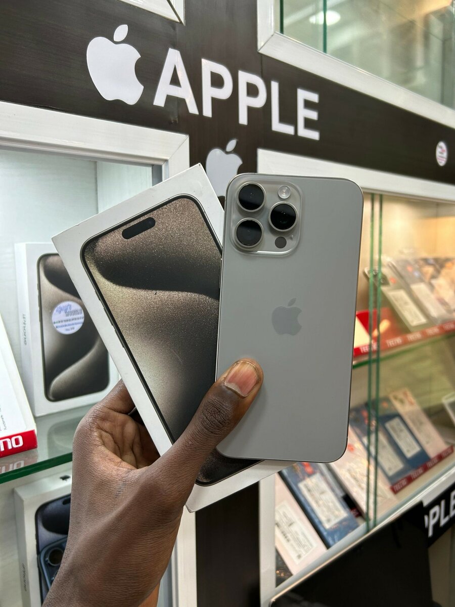 Disponible 15 Pro Max 256go avec carton