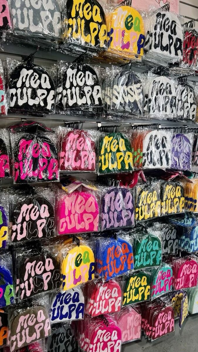 Bonnets colorés en tricot