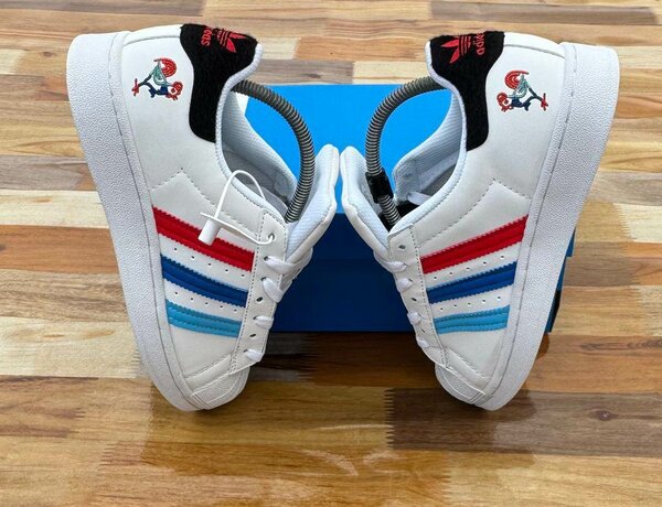 Baskets Adidas blanches colorées