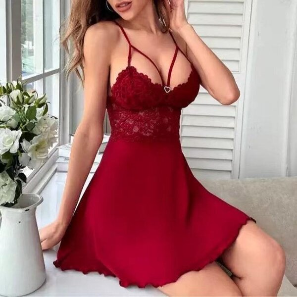 Nuisette rouge séduisante