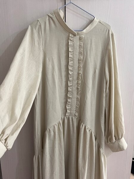 Бежевого цвета