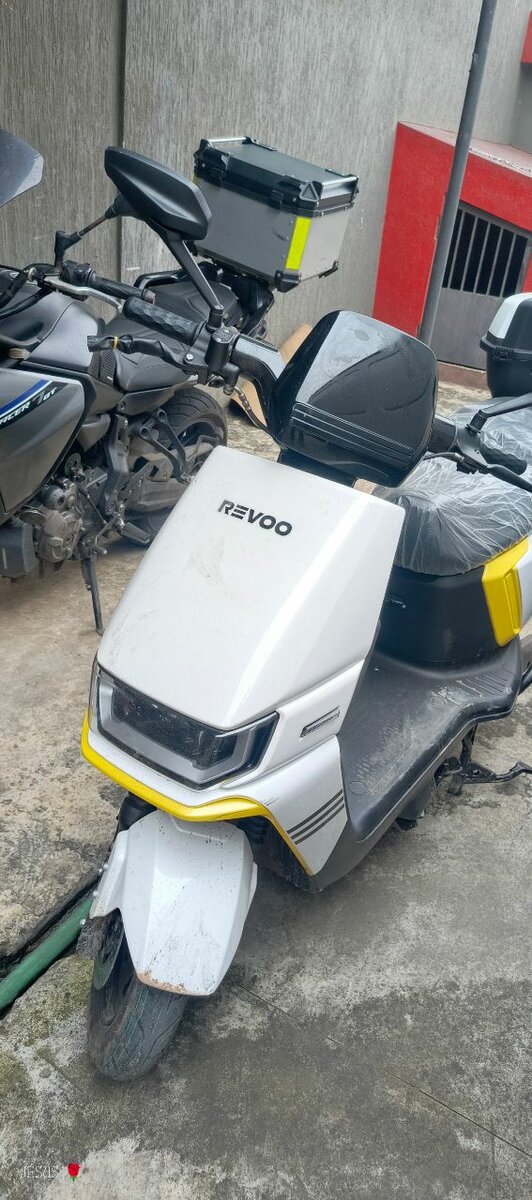 Scooter électrique REVOO