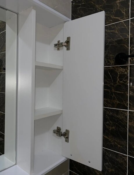 Зеркало с полочками