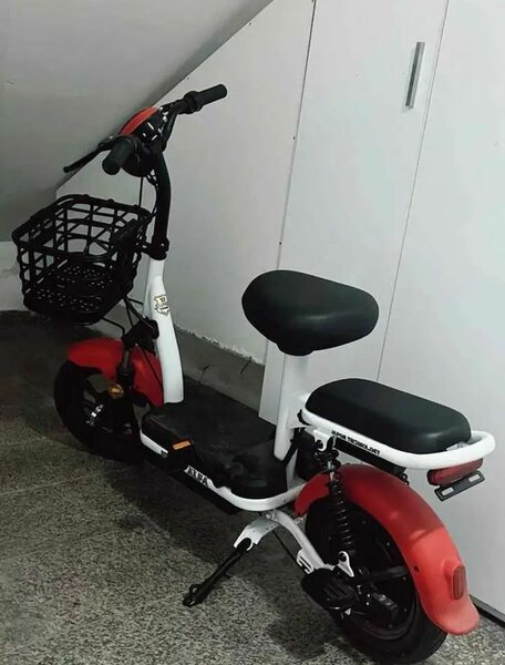 Tricycle électrique pliable rouge